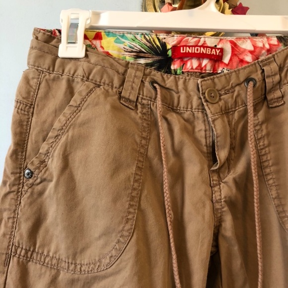 Brown Capris. - Picture 3 of 5